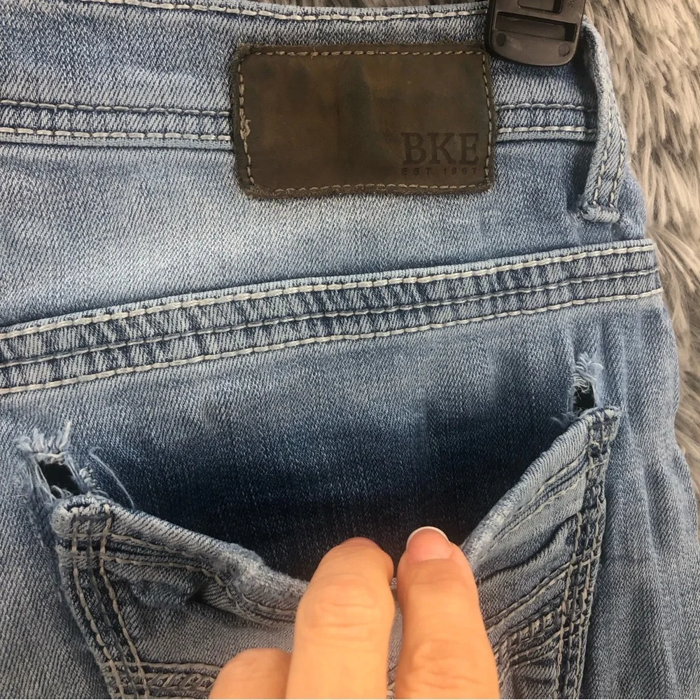 BKE Buckle Jeans Mens Size 34 Tyler Straight Blue Jeans Whiskered